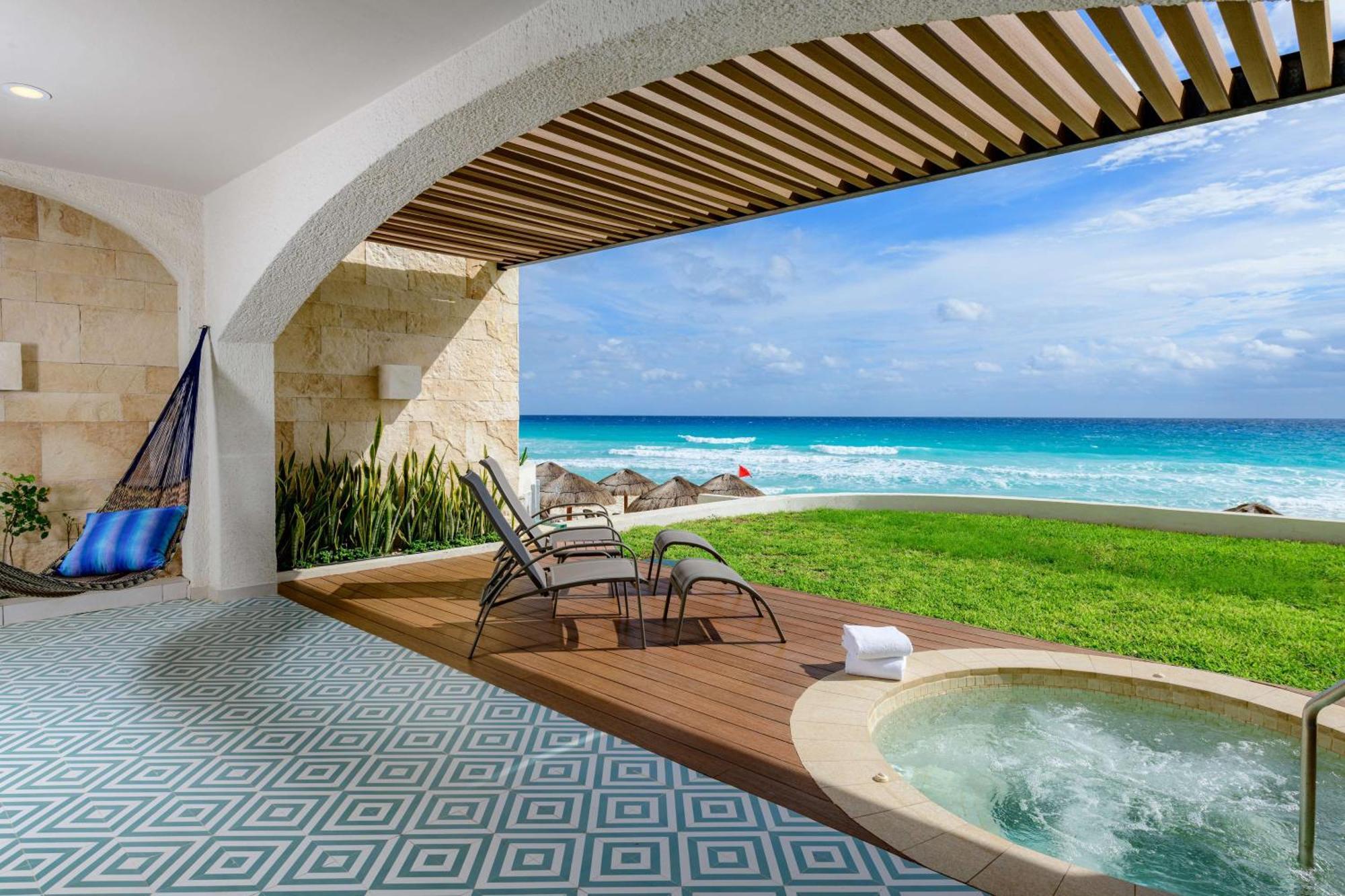 Hilton Cancun Mar Caribe All-Inclusive Resort Exterior photo